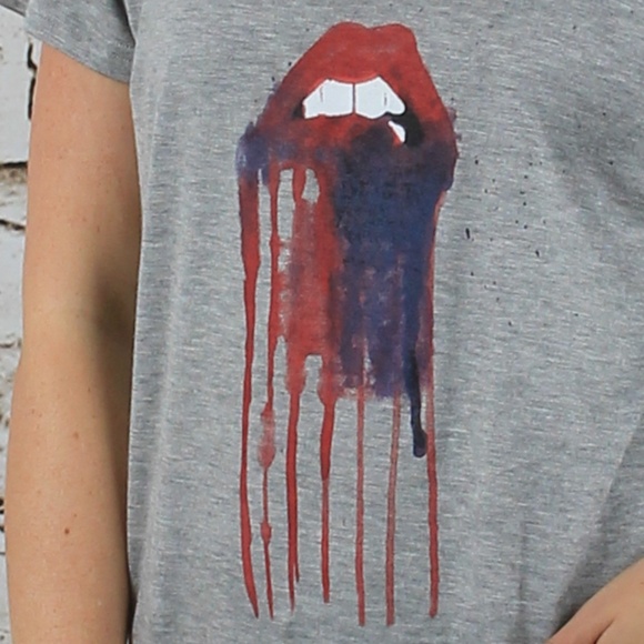 Grey V-Neck Short Sleeved Tee with American Flag Design - Picture 2 of 4